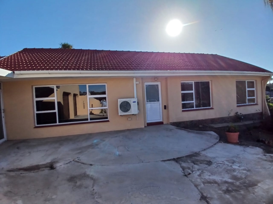 5 Bedroom Property for Sale in Beacon Bay Eastern Cape